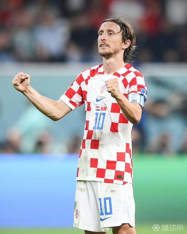 西甲-巴萨3-1逆转马竞 5连胜领跑西甲